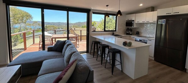 Interior - Casa Della Vita pet friendly modern townhouse (Jindabyne)
