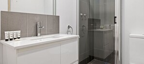 Douche, serviettes fournies