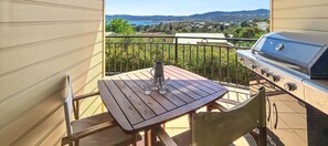 Outdoor dining - Dromaius 6 amazing lake and mountain views with double garage (Jindabyne)