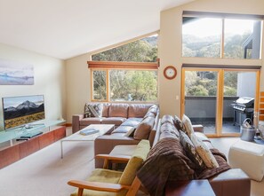 TV, fireplace, DVD player - Escape 2 - Crackenback Ridge (Crackenback Ridge)