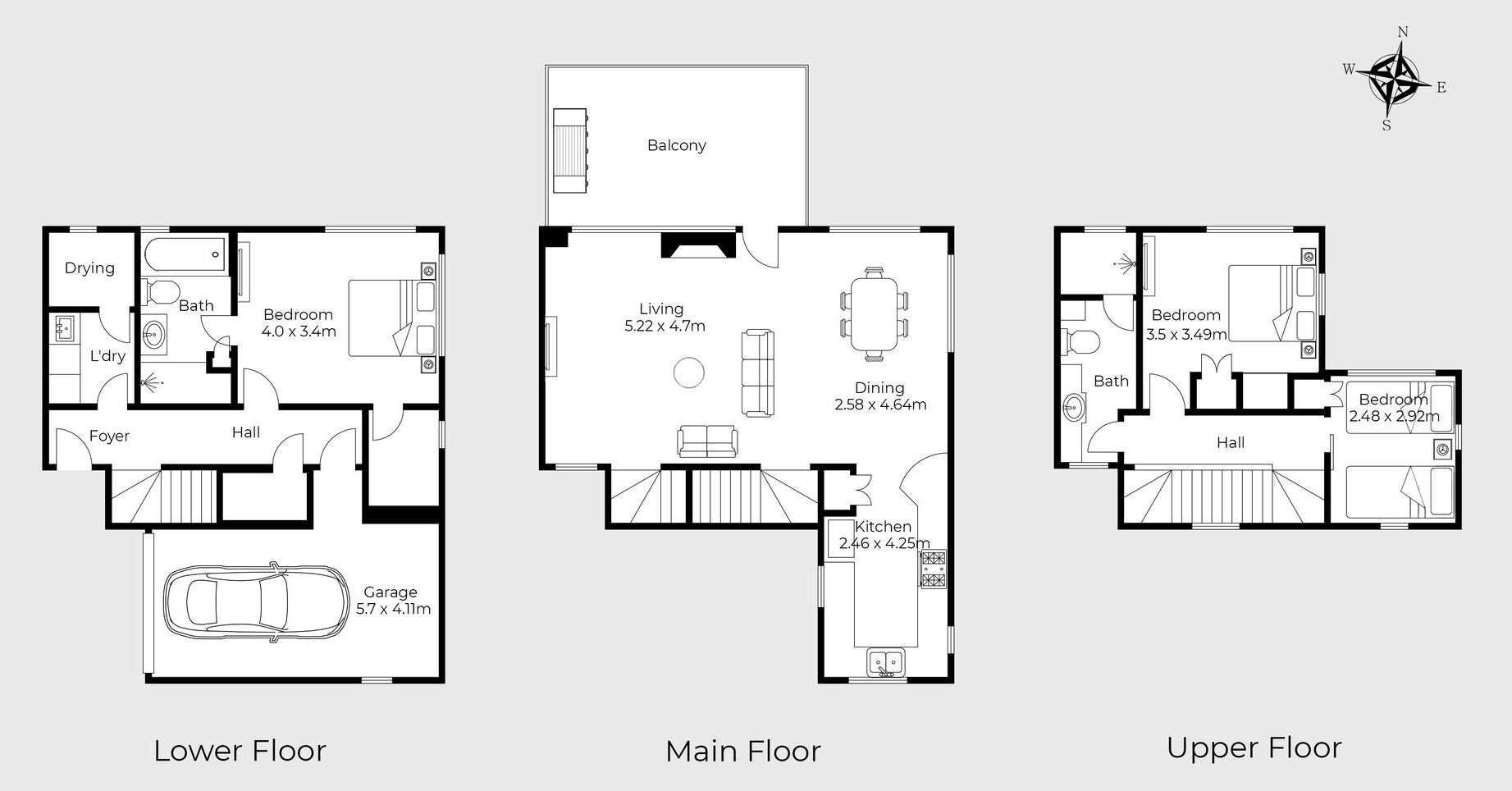 Il s'agit d'une maison à trois étages comprenant un garage, un salon, un coin repas, une cuisine, des chambres, une salle de bain et un balcon.