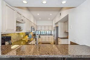 Fridge, microwave, oven, stovetop - Luxurious Waterfront Condo With Elevator - Steps To The Community Pool And Sound (Pensacola Beach)