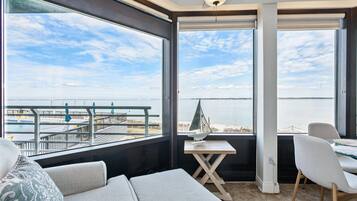 Televisor intel·ligent, reproductor de DVD i estèreo