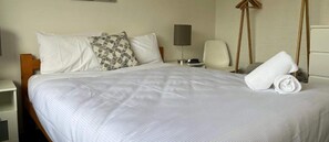 4 bedrooms, iron/ironing board