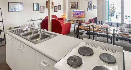 Razorback 2 - Centrally located spacious 2 bedroom