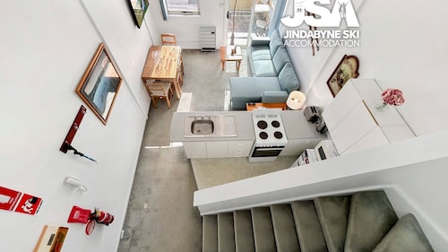 Razorback 4 - Centrally located, self-contained 1 bedroom