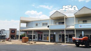 المنشأة من الخارج