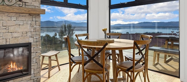 Dining - Stone & Crow - Exquisite 4 bedroom with lake views (Jindabyne)