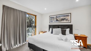 3 bedrooms, iron/ironing board, bed sheets