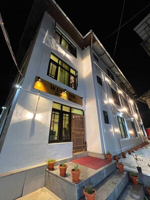 Exterior - HOTEL WEST INN BOULEVARD (Srinagar)