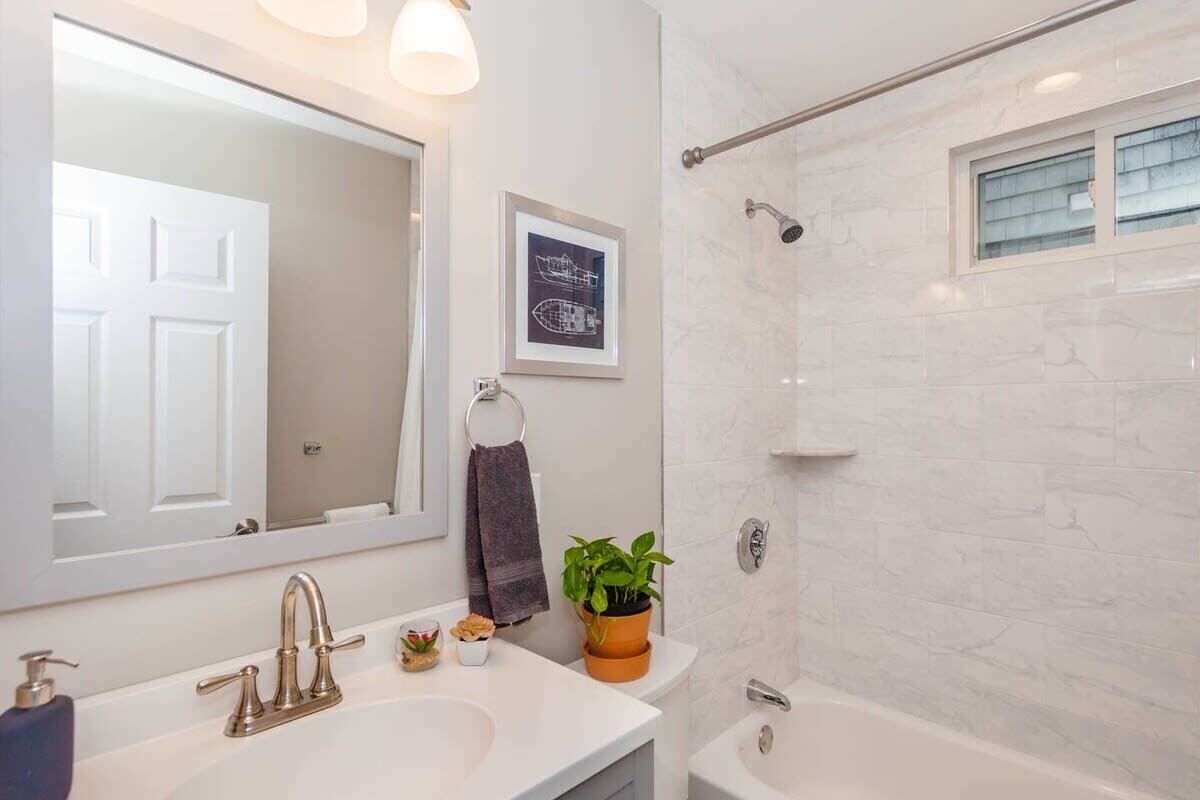 Shower, hair dryer, towels, shampoo