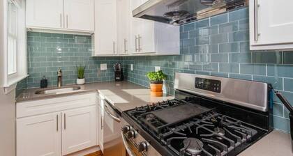 Cute Boston Condo | Near T