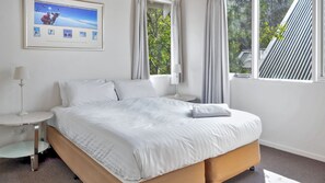 2 bedrooms, iron/ironing board, free WiFi, bed sheets - Snowy Chalet - Central Village (Woodridge)