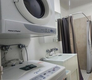 Shower, hair dryer - Alpine Mountain View 40 (Jindabyne)