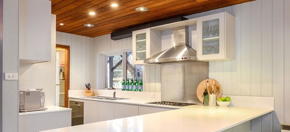 Réfrigérateur, cafetière/bouilloire