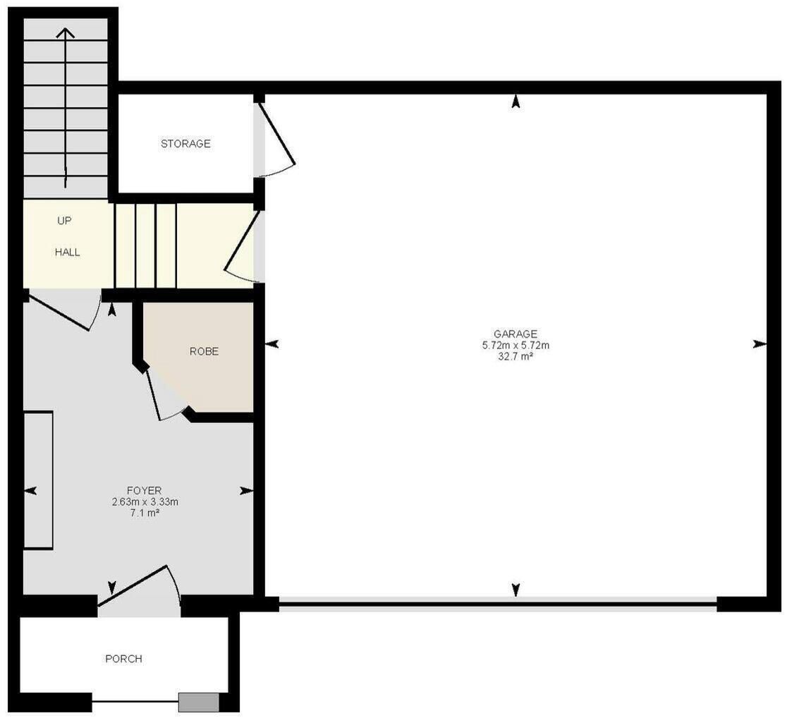Een plattegrond met een opslagruimte, een gang, kleedruimte, entree, veranda en een garage van 5,72m x 5,72m.