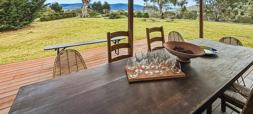 The Orchard - Stunning 4 bedroom house on acreage