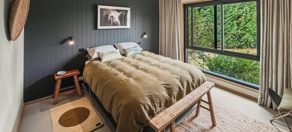 4 bedrooms, free WiFi - The Orchard - Stunning 4 bedroom house on acreage (Moonbah)
