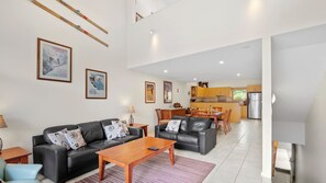 Fireplace - Tomarlin Views 2 - Woodridge (Woodridge)