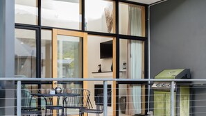 Outdoor dining - Tomarlin Views 2 - Woodridge (Woodridge)