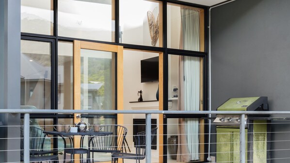 Outdoor dining - Tomarlin Views 2 - Woodridge (Woodridge)