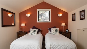 2 bedrooms, iron/ironing board, free WiFi, bed sheets - Squatters Run 12a - Central Village (Central Village)