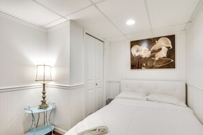 2 chambres, bureau, accès Internet, draps fournis