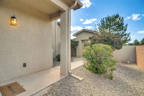 Property grounds - Family-Friendly Home w/ Mtn View in Albuquerque! (Albuquerque)