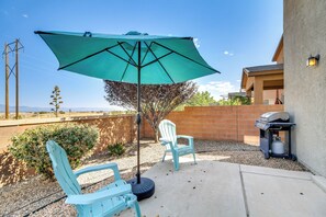Terrace/patio - Family-Friendly Home w/ Mtn View in Albuquerque! (Albuquerque)