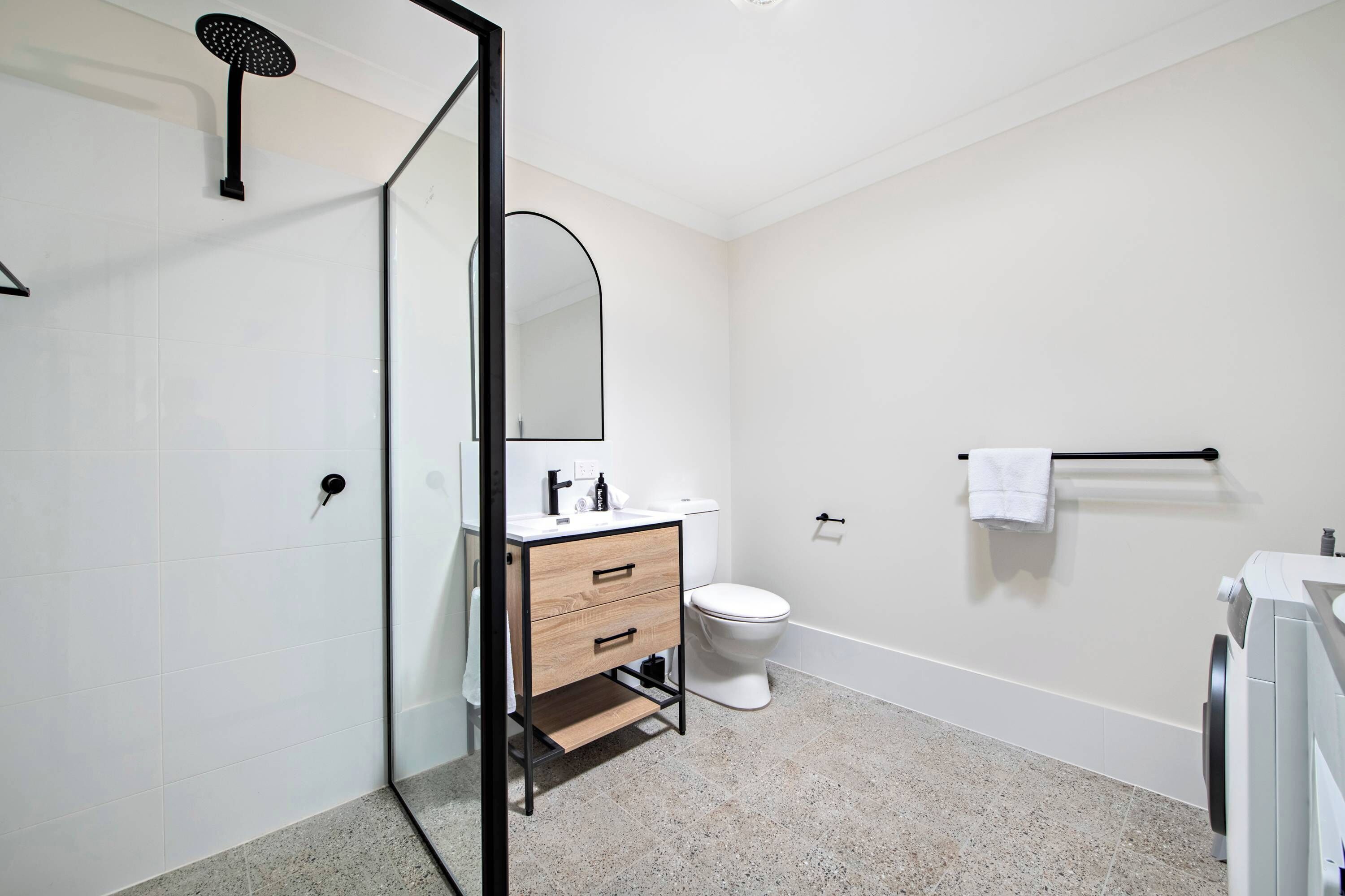 Regadera y secadora de cabello 