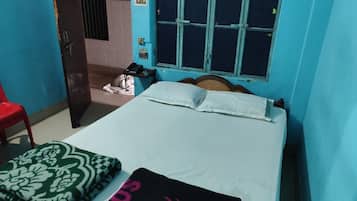 Basic Double Room, Balcony | 1 bedroom, free WiFi, bed sheets
