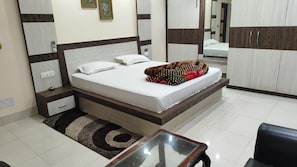 Studio Suite Deluxe, ban công | Truy cập Internet không dây miễn phí, bộ trải giường