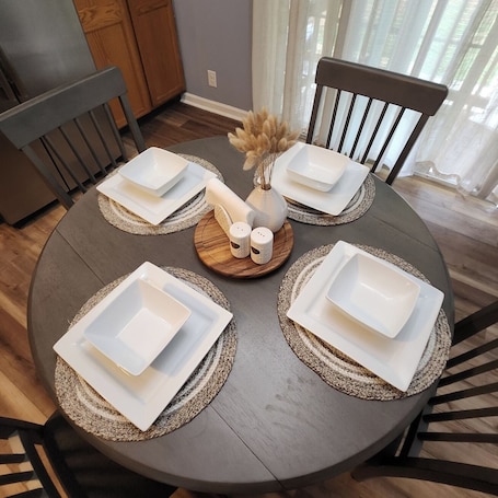Dining. Senseney Cottage~Pet Welcome, Fenced Yard