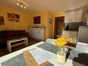Interior - "Strandkrabbe" upper floor apartment for 4 people - near the dyke (Norden)