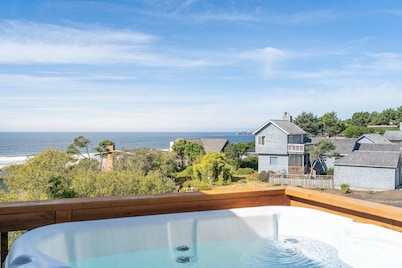 Oceanview, Walk to Beach & Hot Tub | Sea Breeze