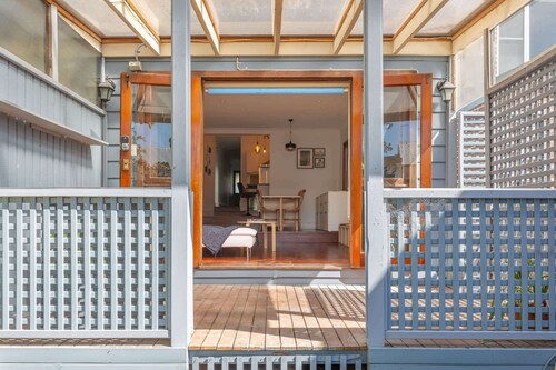 Stylish 2-Bed Cottage in Trendy Erskineville