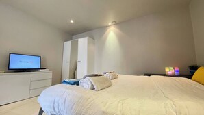 Iron/ironing board, WiFi, bed sheets