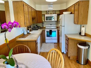Fridge, microwave, oven, stovetop - Pet-Friendly Rose Park Bungalow + 1BR Apartment with Fully Fenced Yard! (Missoula)
