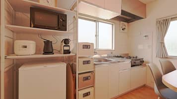 Fridge, microwave, stovetop, coffee/tea maker