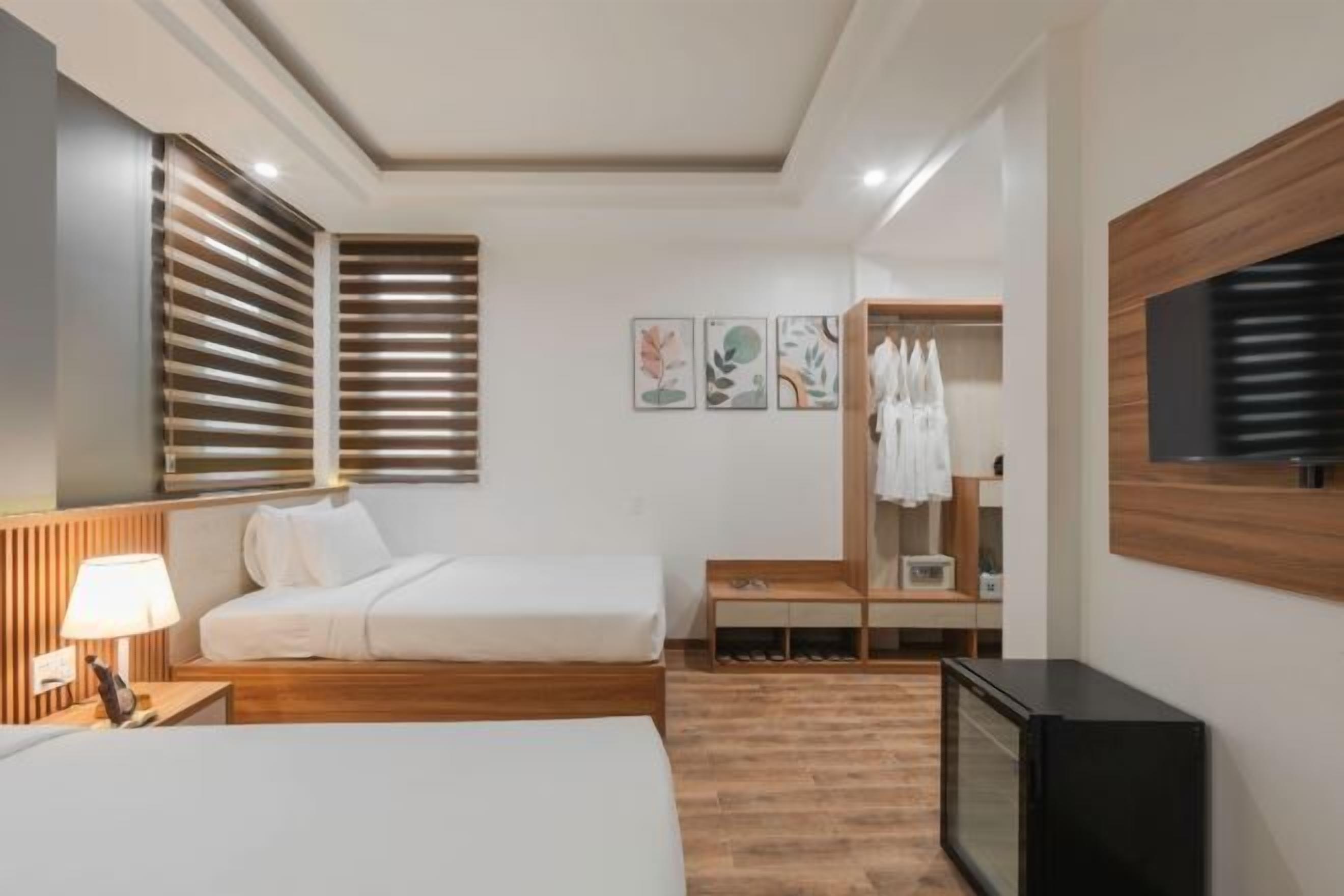 Caja de seguridad en la habitación y escritorio 