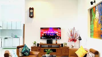 Televisión de pantalla plana de 32 pulgadas con canales por cable