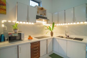 Villa, Balcony, Lake View | Private kitchen