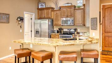 Fridge, oven, dishwasher, coffee/tea maker