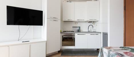 Køleskab, ovn, kogeplade, opvaskemaskine