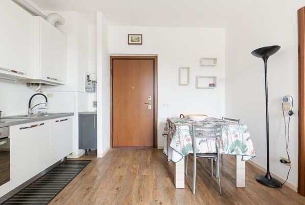 Refrigerador, horno, parrilla de estufa y lavavajillas 