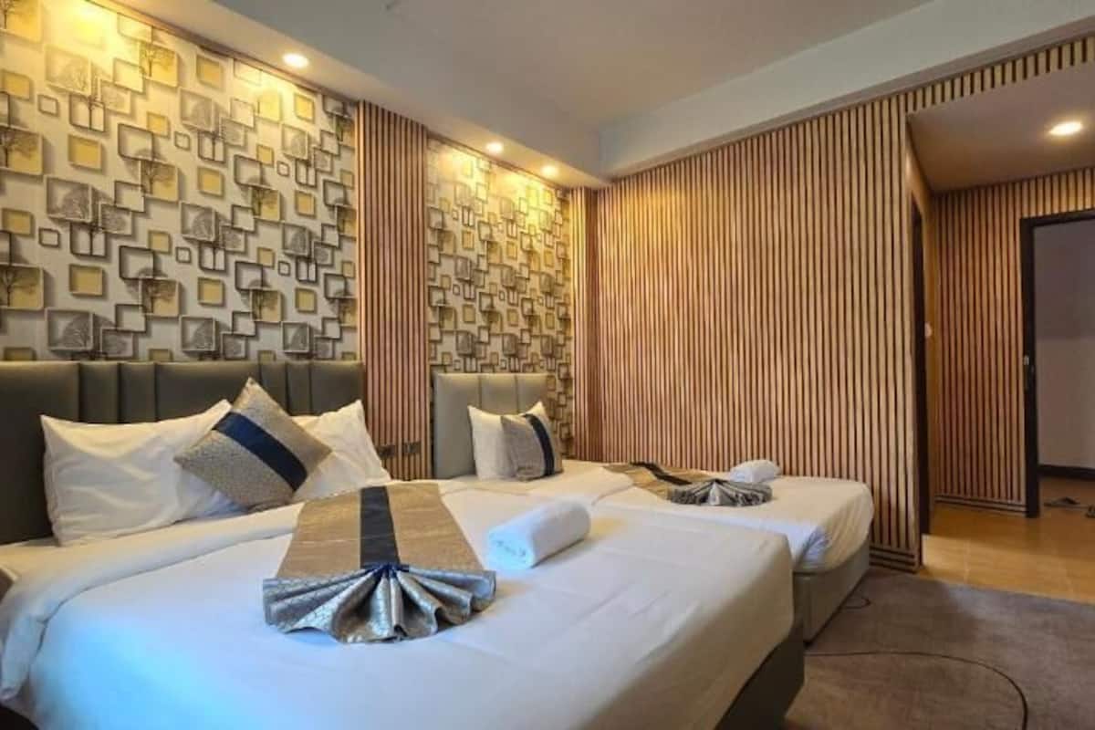 Quarto triplo família | Camas com colchões de espuma com sistema de memória, frigobar