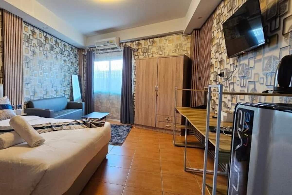 Quarto casal econômico | Camas com colchões de espuma com sistema de memória, frigobar