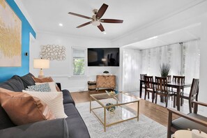 House | 3 bedrooms - Cozy Vibe Buckheadmessage Now for Summer Special (Atlanta)