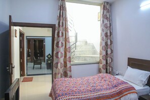 1 bedroom, desk, free WiFi, bed sheets - Aradhana's Home Stay (Agra-282001)