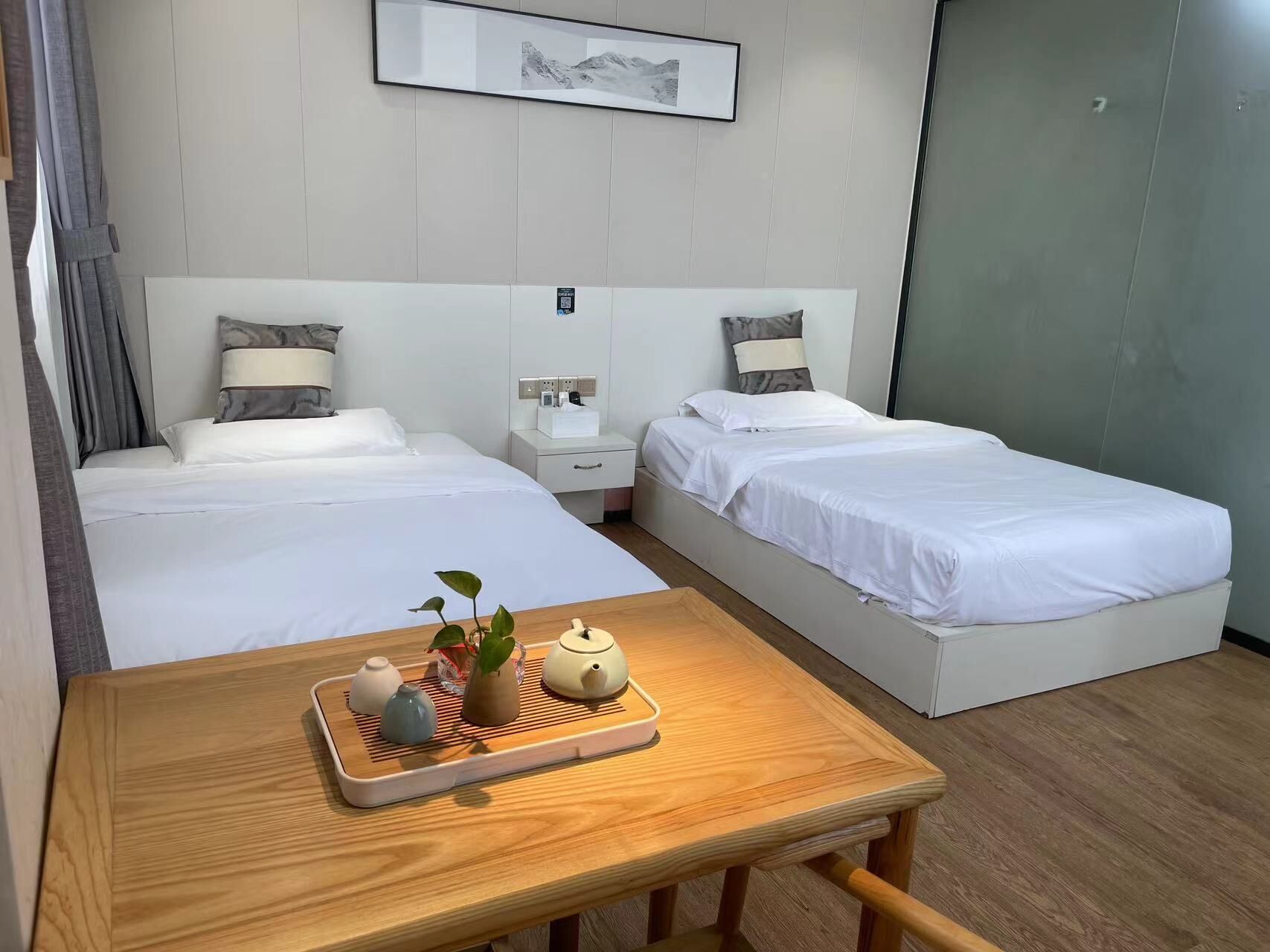 Quarto duplo básico | Ferros/tábuas de passar roupa, Wi-Fi de cortesia